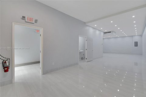 Immobilier commercial à vendre à Miami, Floride № 1950255 - photo 20