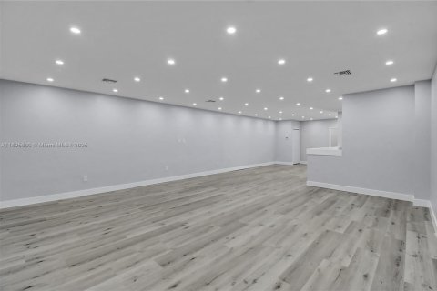 Immobilier commercial à vendre à Miami, Floride № 1950255 - photo 13