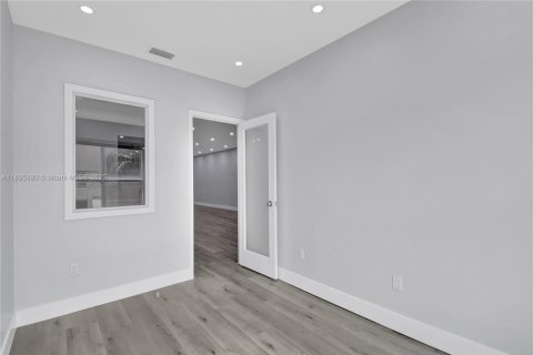 Immobilier commercial à vendre à Miami, Floride № 1950255 - photo 6