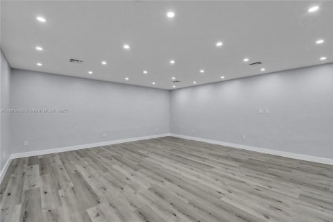 Immobilier commercial à vendre à Miami, Floride № 1950255 - photo 14