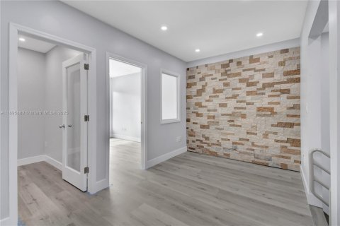 Immobilier commercial à vendre à Miami, Floride № 1950255 - photo 17