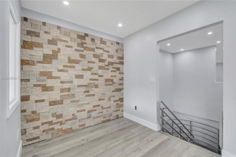 Immobilier commercial à vendre à Miami, Floride № 1950255 - photo 18