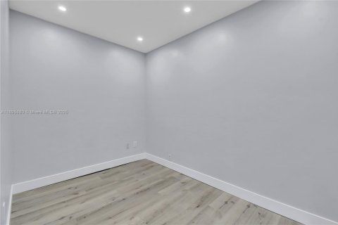 Immobilier commercial à vendre à Miami, Floride № 1950255 - photo 11