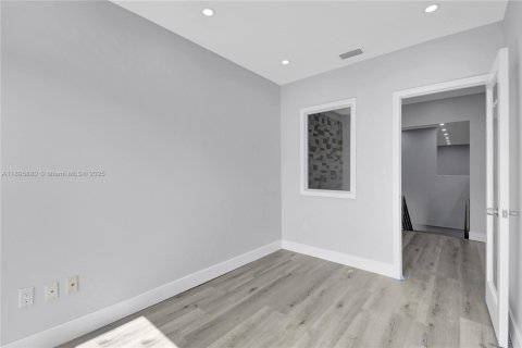 Immobilier commercial à vendre à Miami, Floride № 1950255 - photo 7