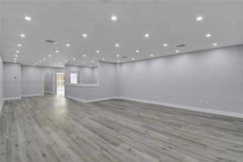 Immobilier commercial à vendre à Miami, Floride № 1950255 - photo 12