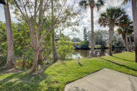 House in New Smyrna Beach, Florida 2 bedrooms, 99.96 sq.m. № 1509637 - photo 7