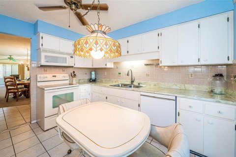 Condo in New Port Richey, Florida, 2 bedrooms  № 1754760 - photo 15