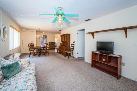 Condo in New Port Richey, Florida, 2 bedrooms  № 1754760 - photo 9