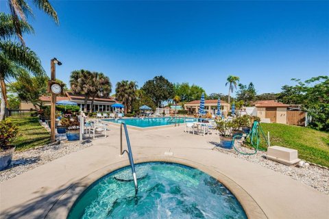 Condo in New Port Richey, Florida, 2 bedrooms  № 1754760 - photo 4