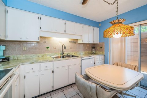 Condo in New Port Richey, Florida, 2 bedrooms  № 1754760 - photo 18