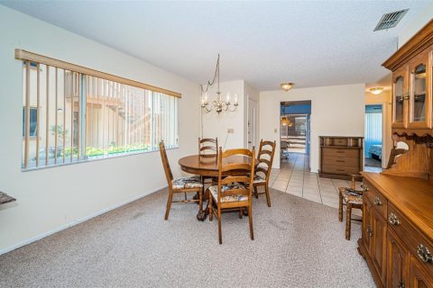 Condo in New Port Richey, Florida, 2 bedrooms  № 1754760 - photo 11