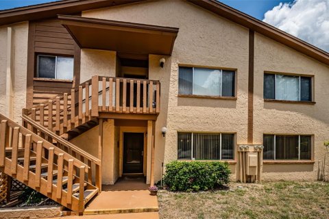 Condo in New Port Richey, Florida, 2 bedrooms  № 1754760 - photo 1
