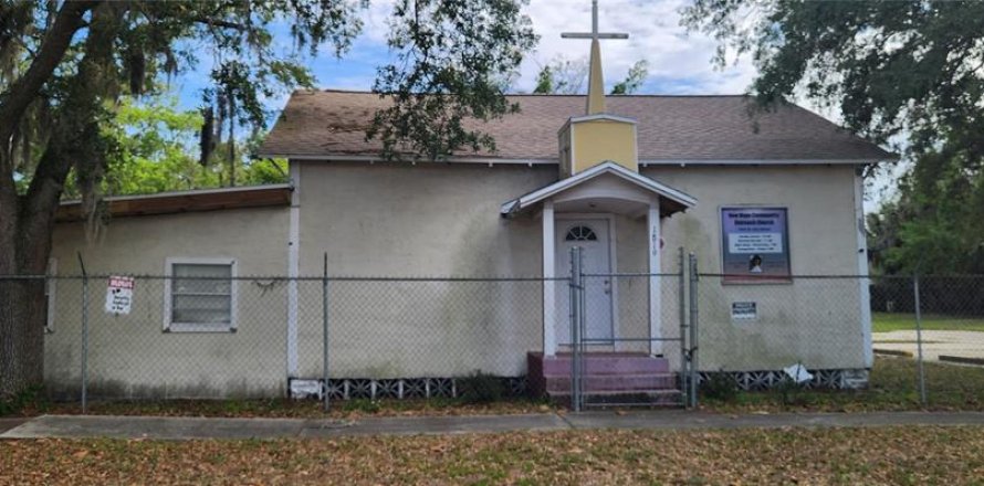 Commercial property in Sanford, Florida 136.66 sq.m. № 2094996