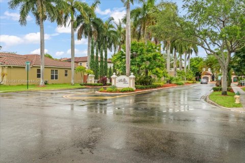 House in Miramar, Florida 3 bedrooms, 148.74 sq.m. № 1954951 - photo 25