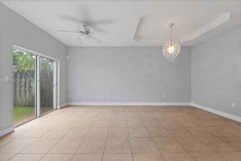 House in Miramar, Florida 3 bedrooms, 148.74 sq.m. № 1954951 - photo 10
