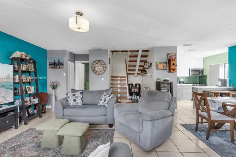 Adosado en venta en Miami, Florida, 2 dormitorios, 119.75 m2 № 2029785 - foto 9