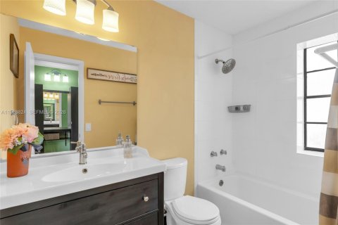 Adosado en venta en Miami, Florida, 2 dormitorios, 119.75 m2 № 2029785 - foto 26