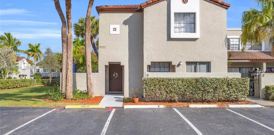 Adosado en Miami, Florida 2 dormitorios, 119.75 m2 № 2029785