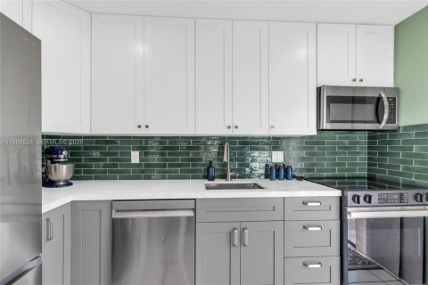 Adosado en venta en Miami, Florida, 2 dormitorios, 119.75 m2 № 2029785 - foto 15