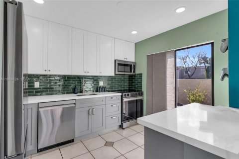 Adosado en venta en Miami, Florida, 2 dormitorios, 119.75 m2 № 2029785 - foto 16