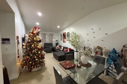 Touwnhouse à louer à Hialeah, Floride: 3 chambres, 110.55 m2 № 1976148 - photo 19