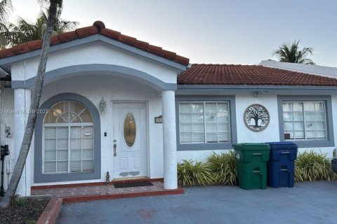 Touwnhouse à louer à Hialeah, Floride: 3 chambres, 110.55 m2 № 1976148 - photo 1