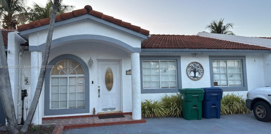 Touwnhouse à Hialeah, Floride 3 chambres, 110.55 m2 № 1976148