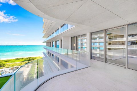 Condo in Surfside, Florida, 4 bedrooms  № 1693851 - photo 1