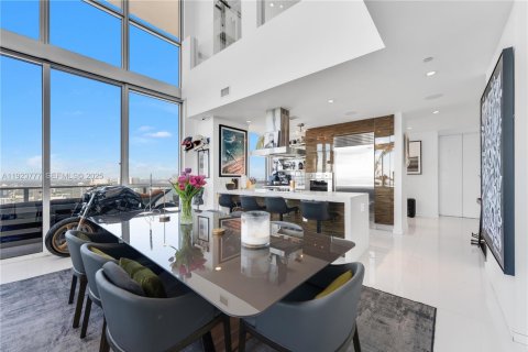 Снять в аренду кондоминиум в Майами, Флорида 2 спальни, 280.29м2, № 1982305 - фото 15