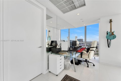 Снять в аренду кондоминиум в Майами, Флорида 2 спальни, 280.29м2, № 1982305 - фото 18