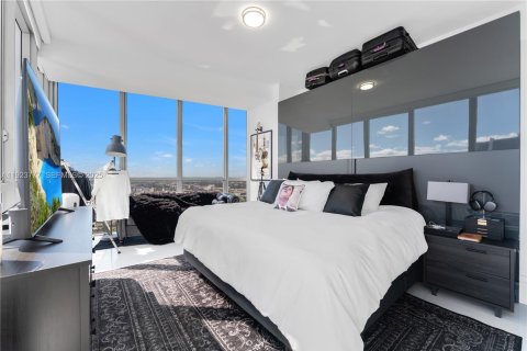 Снять в аренду кондоминиум в Майами, Флорида 2 спальни, 280.29м2, № 1982305 - фото 4