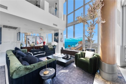 Снять в аренду кондоминиум в Майами, Флорида 2 спальни, 280.29м2, № 1982305 - фото 1