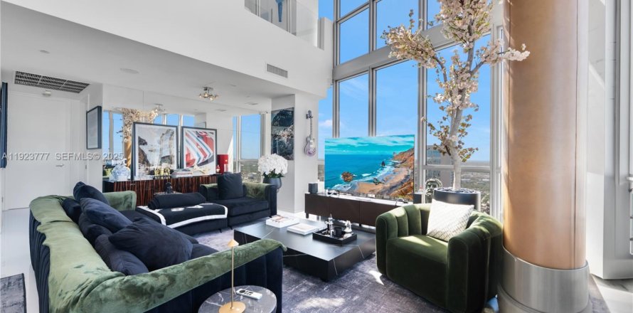 Кондоминиум с 2 спальнями в Майами, Флорида № 1982305