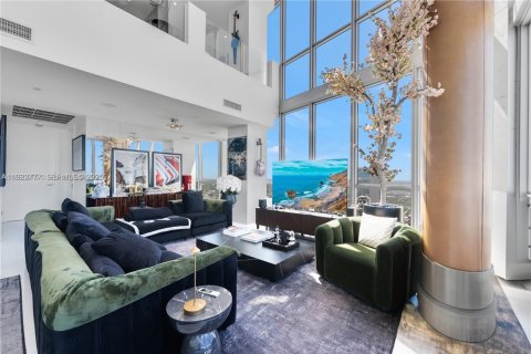 Снять в аренду кондоминиум в Майами, Флорида 2 спальни, 280.29м2, № 1982305 - фото 3