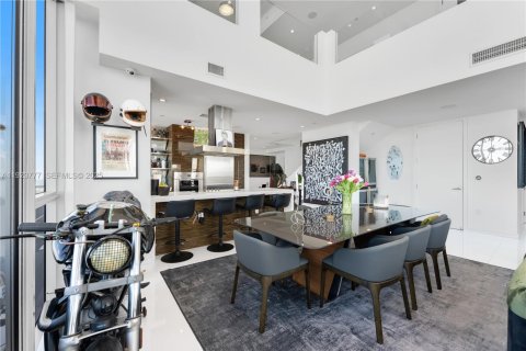 Снять в аренду кондоминиум в Майами, Флорида 2 спальни, 280.29м2, № 1982305 - фото 13