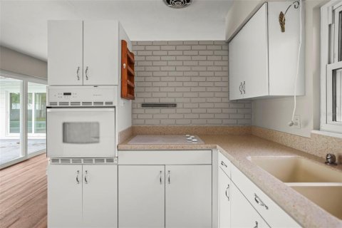 Купить виллу или дом в Сент-Питерсберг, Флорида 3 комнаты, 108.88м2, № 1812612 - фото 12