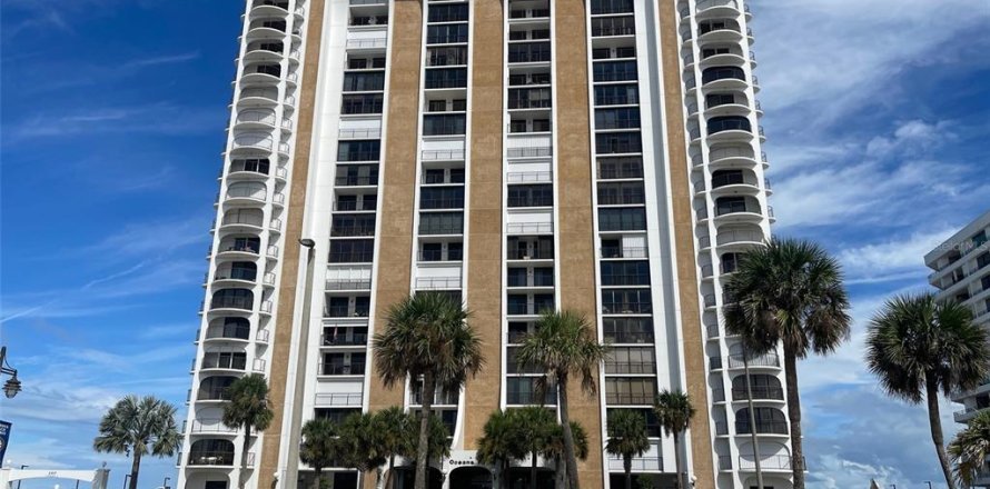 Condo in Daytona Beach Shores, Florida, 2 bedrooms № 2259168