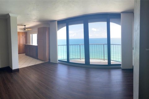 Condo in Daytona Beach Shores, Florida, 2 bedrooms № 2259168 - photo 3