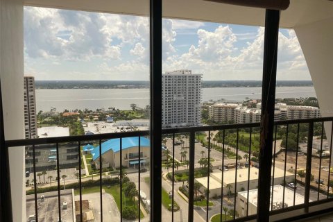Condo in Daytona Beach Shores, Florida, 2 bedrooms № 2259168 - photo 10