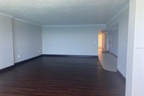 Condo in Daytona Beach Shores, Florida, 2 bedrooms № 2259168 - photo 7