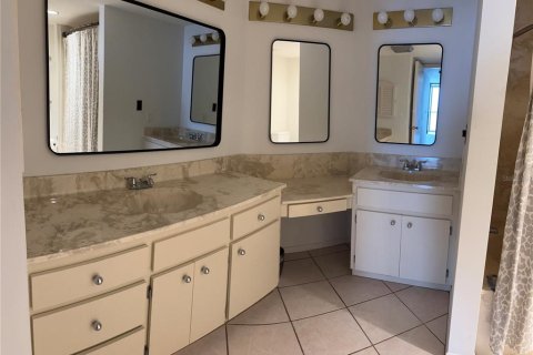 Condo in Daytona Beach Shores, Florida, 2 bedrooms № 2259168 - photo 20