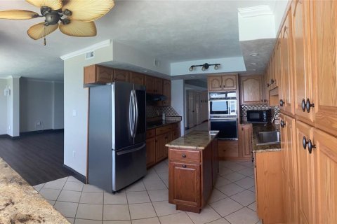 Condo in Daytona Beach Shores, Florida, 2 bedrooms № 2259168 - photo 2