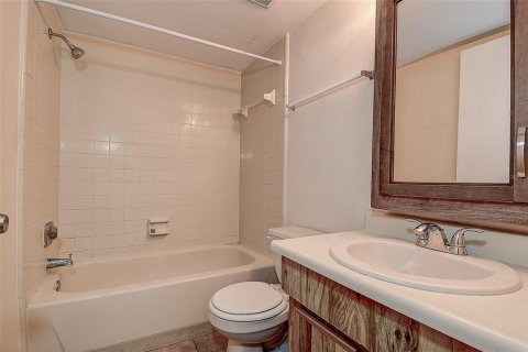 Condo in Tampa, Florida, 2 bedrooms  № 1781314 - photo 18