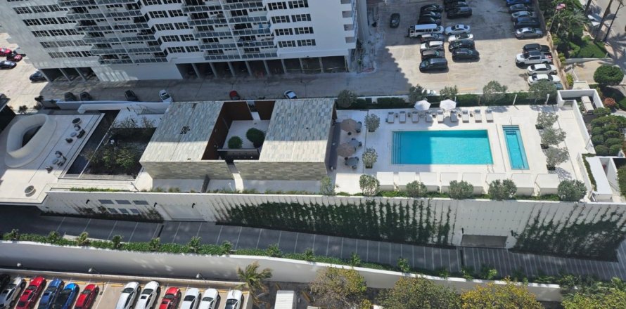 Condominio en Hallandale Beach, Florida, 1 dormitorio  № 888528