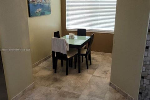 Villa ou maison à vendre à Lauderdale-by-the-Sea, Floride: 2 chambres, 160.16 m2 № 1961643 - photo 15