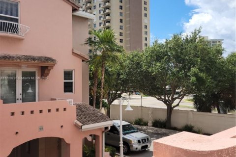 Villa ou maison à vendre à Lauderdale-by-the-Sea, Floride: 2 chambres, 160.16 m2 № 1961643 - photo 18