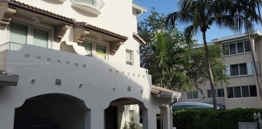 Villa ou maison à Lauderdale-by-the-Sea, Floride 2 chambres, 160.16 m2 № 1961643