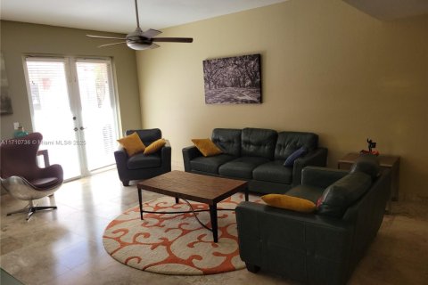 Villa ou maison à vendre à Lauderdale-by-the-Sea, Floride: 2 chambres, 160.16 m2 № 1961643 - photo 11