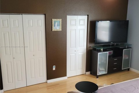 Villa ou maison à vendre à Lauderdale-by-the-Sea, Floride: 2 chambres, 160.16 m2 № 1961643 - photo 23