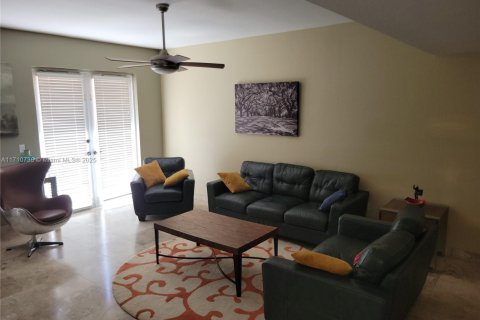 Villa ou maison à vendre à Lauderdale-by-the-Sea, Floride: 2 chambres, 160.16 m2 № 1961643 - photo 10